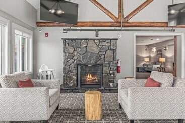 בית מלון כפרי Basecamp Lodge Canmore