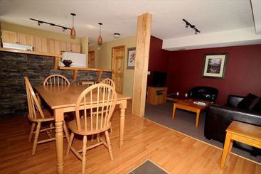 هتل Canadian Rockies Chalets