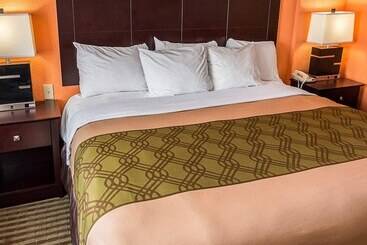 Отель Econo Lodge Inn & Suites Natchitoches