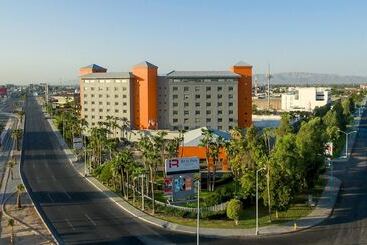 בית מלון כפרי Real Inn Mexicali