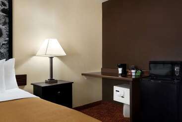 هتل Super 8 By Wyndham Des Moines