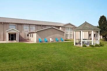 هتل Super 8 By Wyndham Des Moines