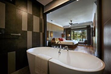 호텔 The Taaras Beach & Spa Resort