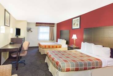 酒店 Travelodge By Wyndham Romulus Detroit Airport
