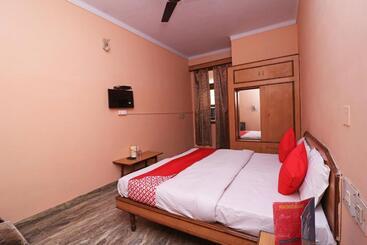 בית מלון כפרי Oyo 26791  Amar Palace