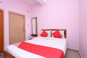 فندق Oyo 40628 Sambit Nx