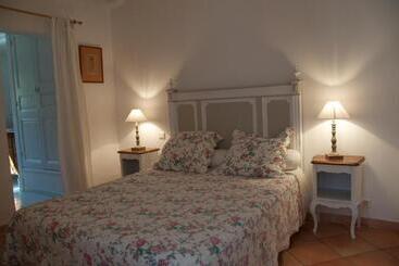 مبيت وإفطار Bastide De L'avelan