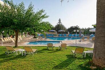 בית מלון כפרי Akoya Resort  All Inclusive