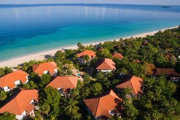 Hotel Couples Swept Away