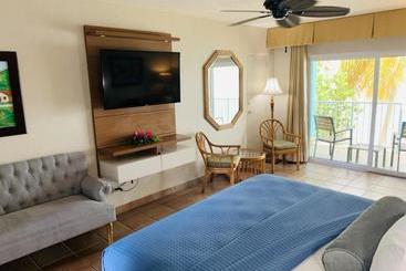هتل Emerald Beach Resort