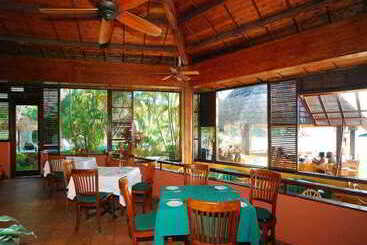 فندق Emerald Beach Resort