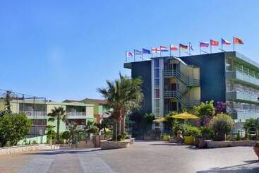 Отель Eri Beach & Village