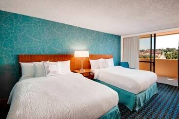 فندق Fairfield Inn & Suites By Marriott Charlotte Uptown