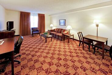 Отель Hawthorn Suites By Wyndham Louisville East