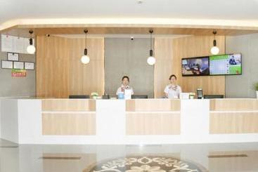 هتل Greentree Inn Wuxi Quanshan Center