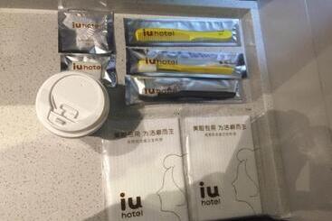 Iu Hotel Meishan Sansuci Statue Square Zhuimeng City