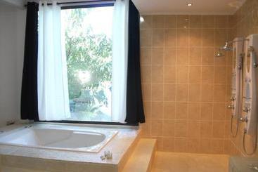 هتل Copacabana  And Suites  Adults Only