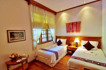 호텔 By The Red Canal