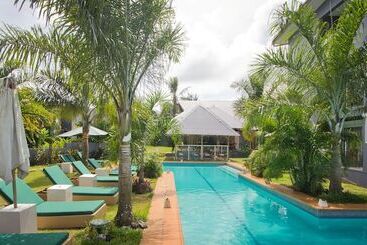 هتل Coconut Palms Resort