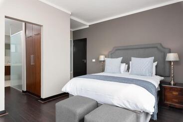 هتل Icon Luxury Apartments