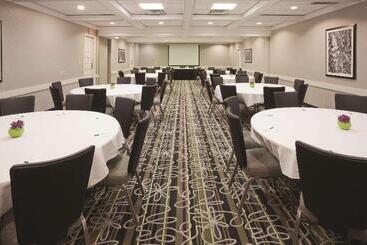 هتل La Quinta By Wyndham Minneapolis Bloomington W   Free Airport Shuttle