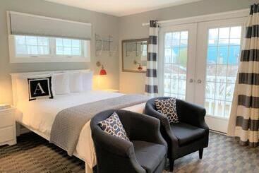 Acadia Hotel   Downtown