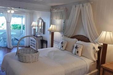 Bungalow Beach Resort