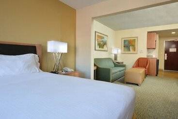 Holiday Inn Express Hotel & Suites High Point South, An Ihg