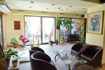 فندق Martin Club