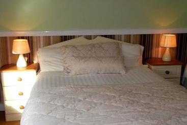 هتل Perrymount Country Home