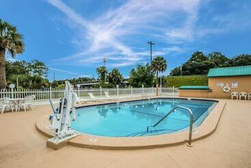 Отель Quality Inn White Springs Suwanee
