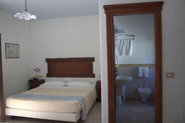 בית מלון כפרי Resort Nuraghe Arvu