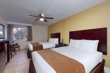 هتل Rodeway Inn & Suites Fort Lauderdale Airport & Cruise Port