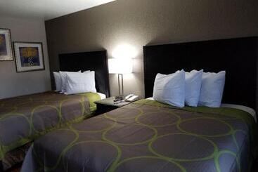 בית מלון כפרי Super 8 By Wyndham San Antonio Pearl District / Downtown