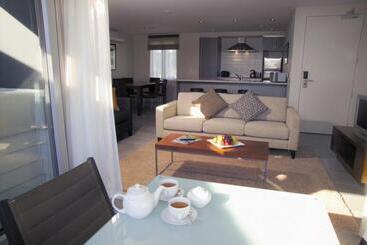 هتل آپارتمان The Waterfront Suites  Heritage Collection