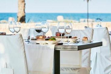 هتل Caldera Beach