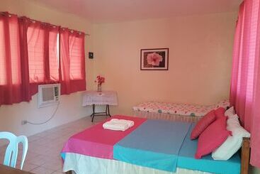 בית מלון כפרי Aglicay Beach Resort