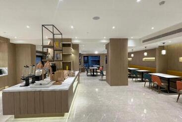 Hanting Hotel Shenyang Zhongjie Shifu Square