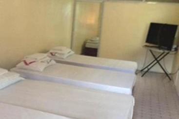 Hotel Shalom Guest House And Resto Bar