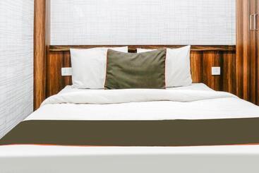 Collection O Hotel Day & Night