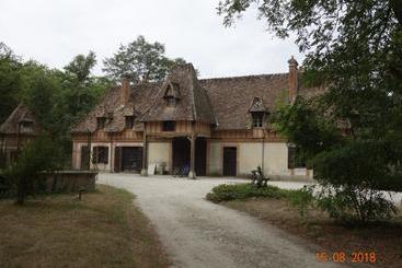 بنسيون Les Gîtes Du Mont Suzey