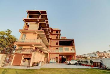 בית מלון כפרי Oyo 78853  Raj Paradise