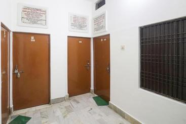 Отель Collection O 78088  Embassy