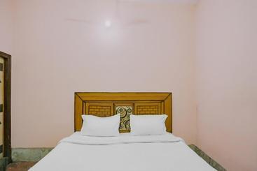 酒店 Spot On 78690  Meet