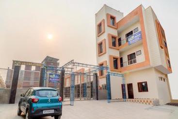 호텔 Oyo 77568 Pari Banquet Hall