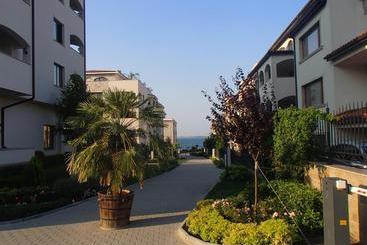 Aqua Dreams Studio Apartment