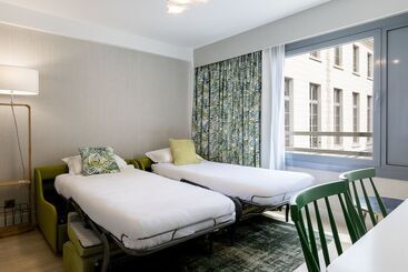 アパートホテル Cadet Residence