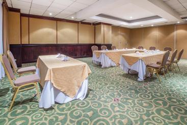 هتل Crowne Plaza San Pedro Sula