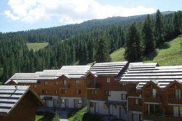 هتل Le Parc Aux Etoiles