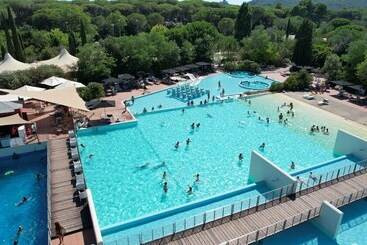 هتل Camping Village Baia Azzurra